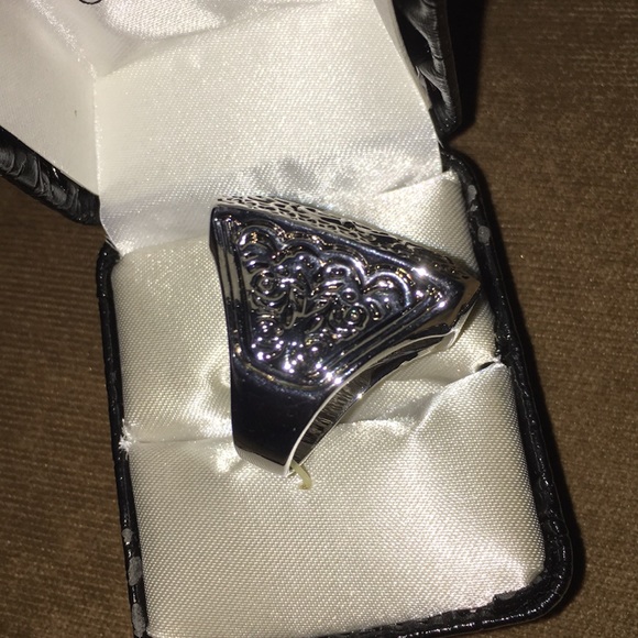 Statement ring NWT - Picture 2 of 3